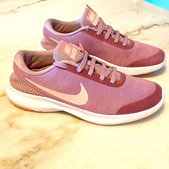 Nike Shoes - Nike Flex Experience